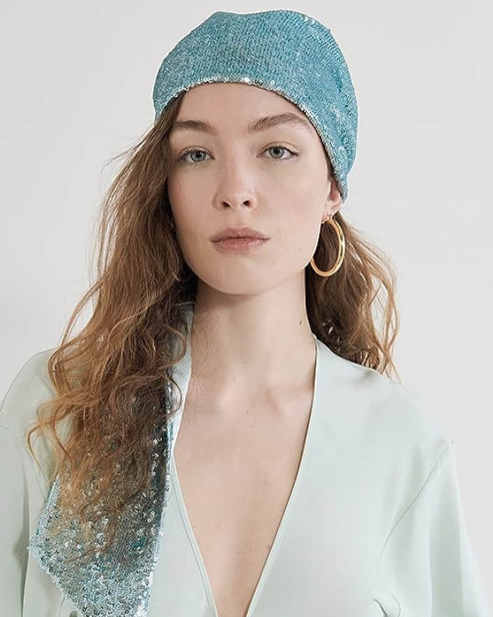 ユージニア キムのインスタグラム：「Maximalist shimmer with our Gigi in seafoam. Lined with smooth satin for comfortable placement. Tap to shop the look.  • • • #headscarf #seasonless #hairwear #boho #europe #headwrap #sequins #statement #accessories」