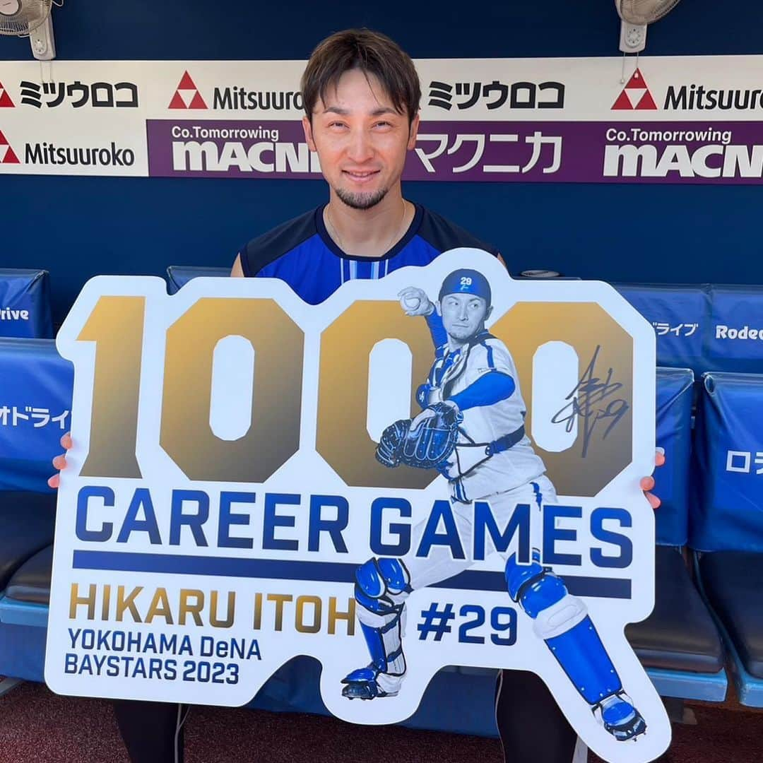 伊藤光のインスタグラム：「2023.8.6  1000試合出場を達成しました！  ファンの皆様の応援や支えてくださった皆様のおかげで達成できたと思っています！  ありがとうございます！  2年目の4月に腰椎椎間板ヘルニアの手術後、左脚神経麻痺や筋力低下によりプレー復帰を目指すどころか「日常生活を送れるように」というのが目標だった時期がありました。  何度も心が折れてしまいそうになりましたが、夢だったプロ野球選手になれたのにこのまま終わってたまるか！と諦めなかったあの頃の自分を少しだけ褒めてあげたいなと思います！  これからも自分らしく頑張ります！ 応援よろしくお願い致します！  #夢があるから頑張れる」