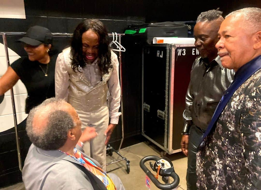 アース・ウィンド・アンド・ファイアーさんのインスタグラム写真 - (アース・ウィンド・アンド・ファイアーInstagram)「We were so honored to meet the great Andrew Young after our show in Atlanta last night. Thank you for your life long service 🙏🏿」8月23日 23時59分 - earthwindandfire