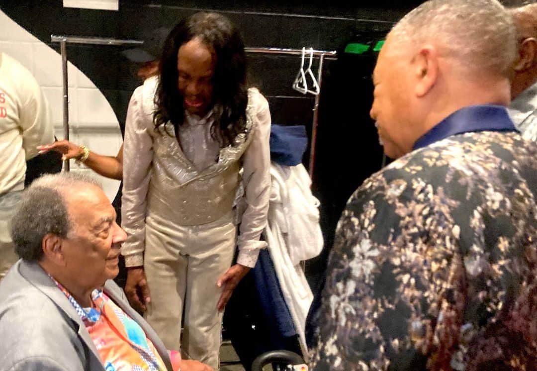 アース・ウィンド・アンド・ファイアーのインスタグラム：「We were so honored to meet the great Andrew Young after our show in Atlanta last night. Thank you for your life long service 🙏🏿」