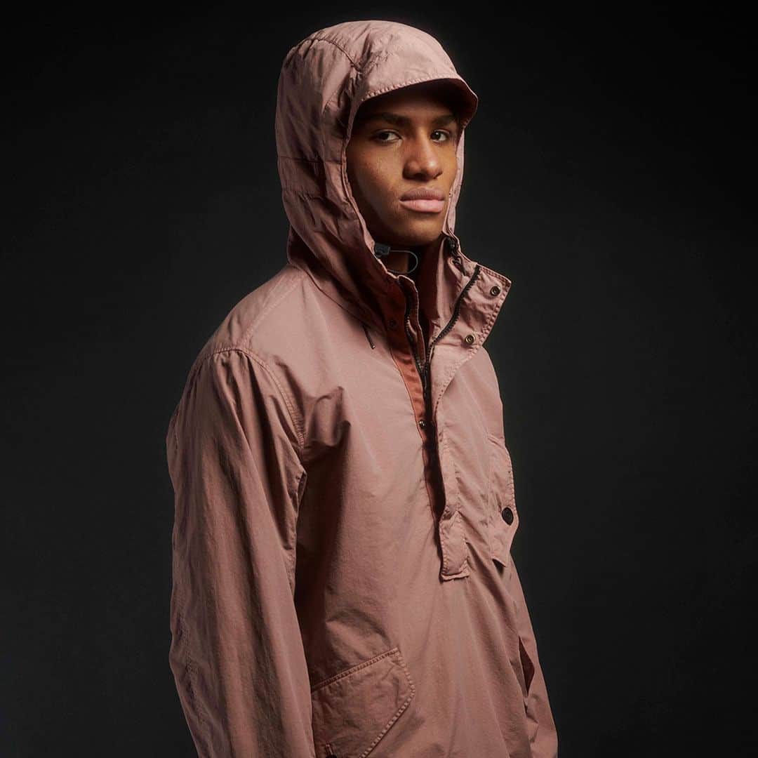 シーピーカンパニーのインスタグラム：「Showcasing exclusive new garments from their forthcoming FW023 collection, C.P. Company unveils new takes on pieces made using some of their most iconic fabrics. Discover more over at the link in bio.」