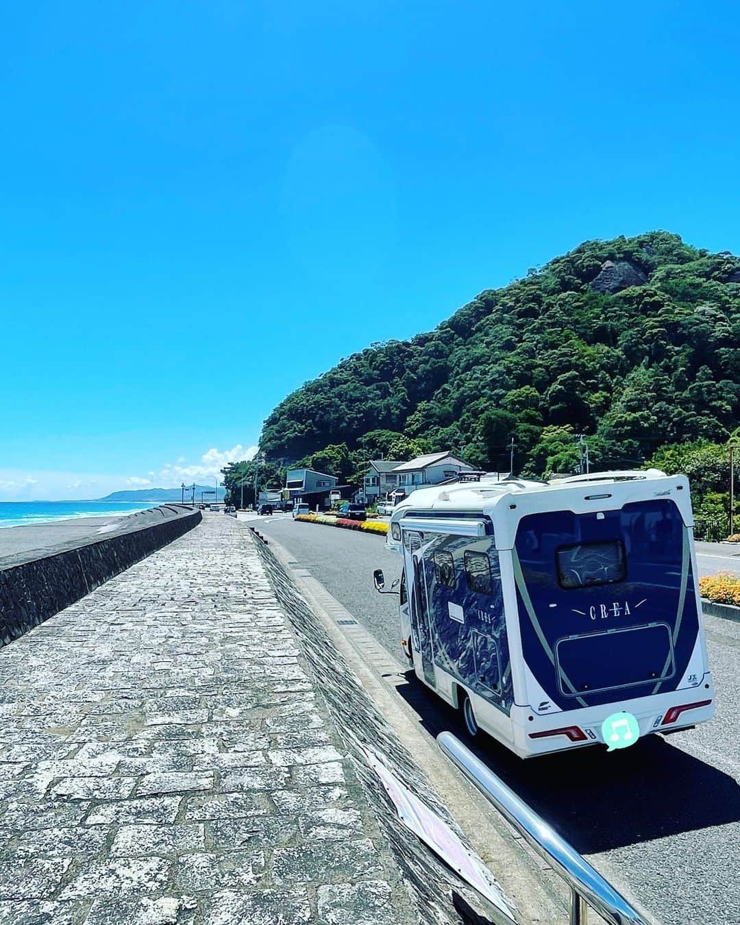 田中美奈子さんのインスタグラム写真 - (田中美奈子Instagram)「大好きなキャンピングカー、クレアと旅は続きます🥳🥳 #キャンピングカー旅 #キャンピングカー旅行 #キャンピングカーのある暮らし #キャンピングカー欲しい #キャンピングカー女子 #キャンピングカーが欲しい #紀伊半島一周 #紀伊半島 #くるまたび #車旅ベストショット #車旅大好きな人と繋がりたい #車旅行 #車旅が好き」8月24日 0時06分 - tanakaminako0912