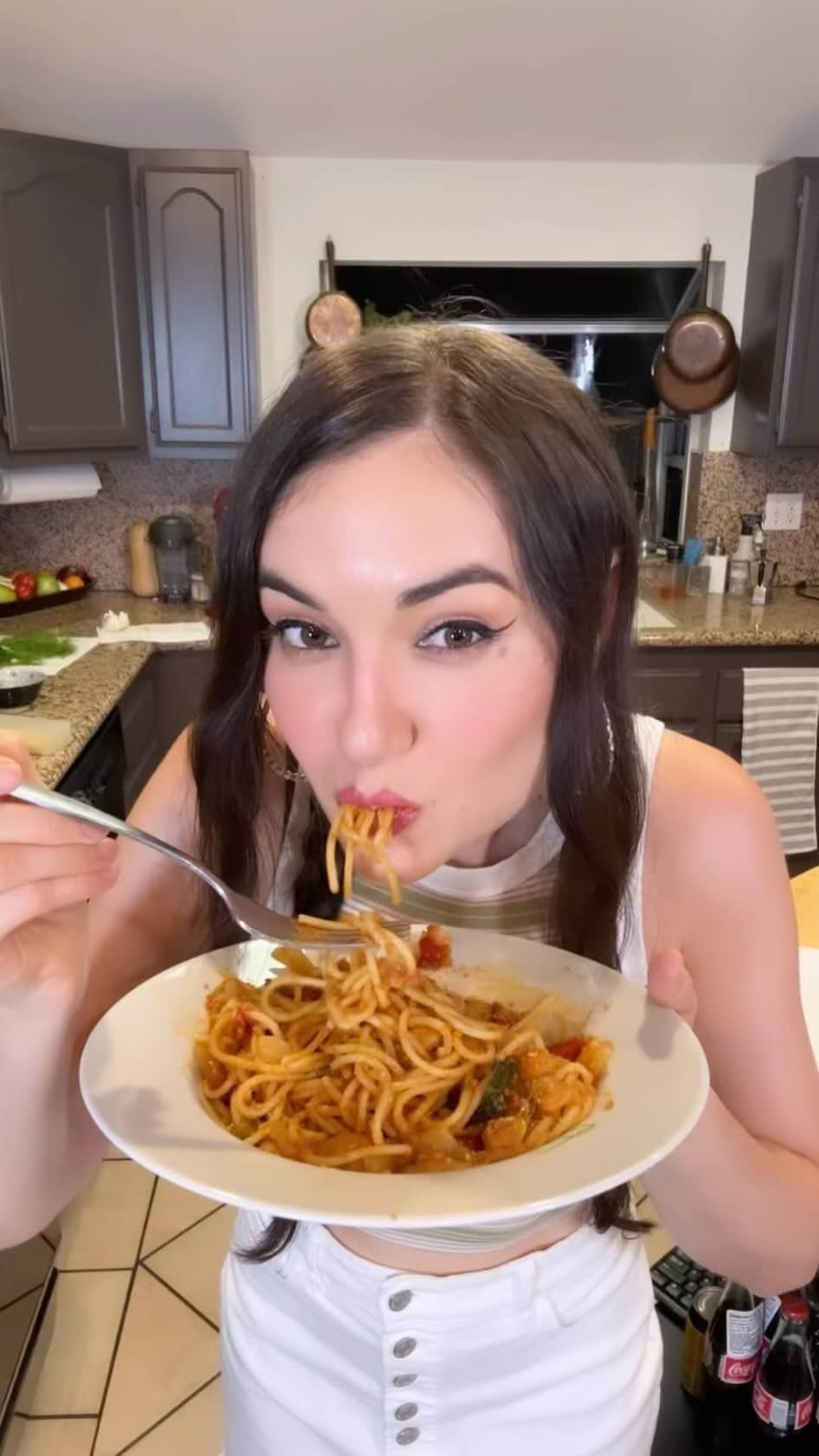 サーシャ・グレイのインスタグラム：「Full Recipe on my latest YT Video 👩🏻‍🍳🔴 I often hear people say pasta is unhealthy. Like most things, it’s all about quality of your ingredients and the quantity. Here’s a light pasta, perfect for hot weather especially in the summer, made with fennel, one of the best vegetables and highly underutilized. #pasta #sicilianstyle #aoelianislands #fennel #finocchio #fennelpasta」