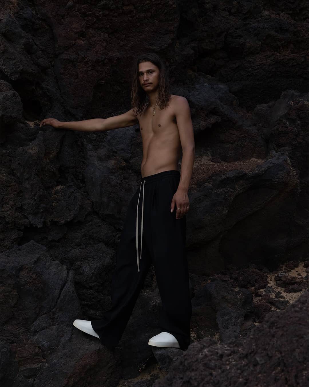 のインスタグラム：「shop the collection 8 california today exclusively @fearofgod .com」