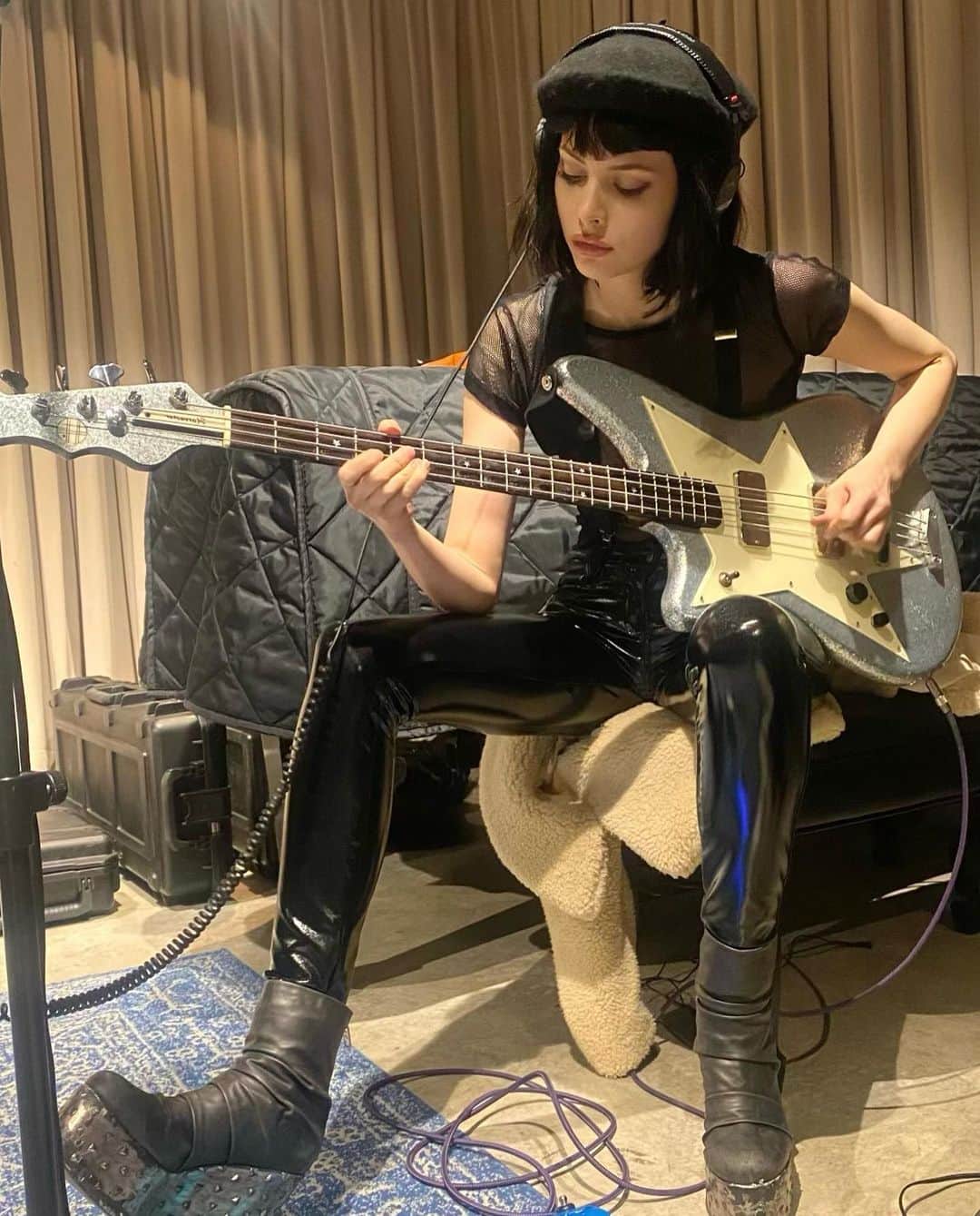 のインスタグラム：「Indian microtonal ragas have always been the most advanced musical system, so I’m not the least surprised they’re acing the space race now. Congrats for the Chandrayaan-3 successfully landing on the southern pole of the moon today, where no one has gone before! There’s even water ice there as resources. If that weren’t enough, 18 year old Indian prodigy Praggnanandhaa was just the youngest to beat Magnus Carlsen and become an international grandmaster.  🦾♟️🌑」