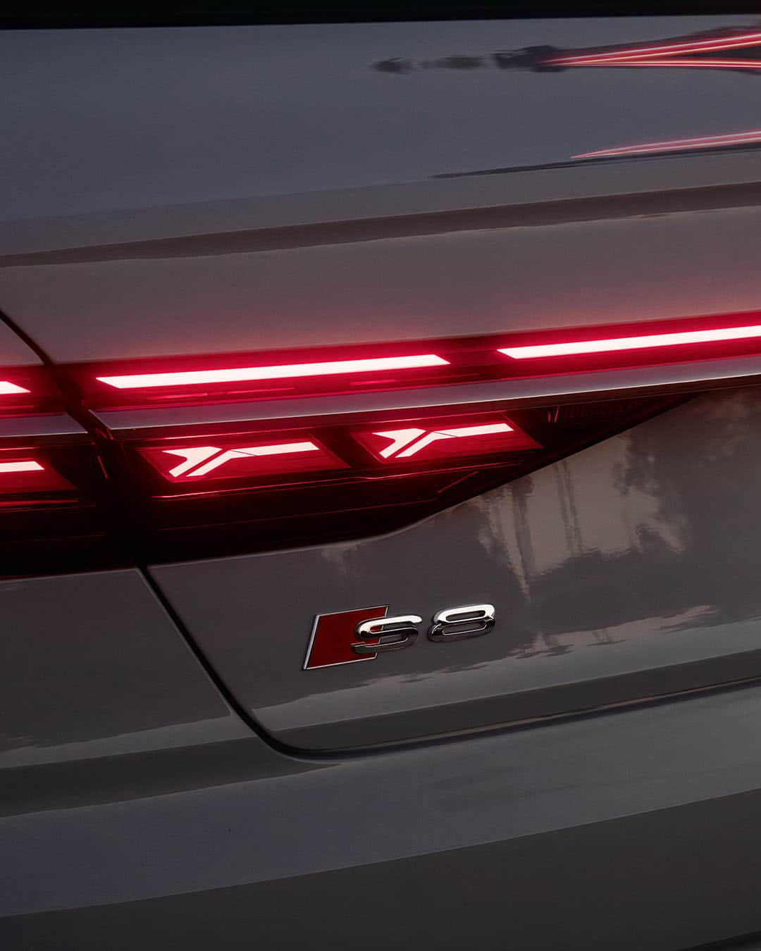 Audiのインスタグラム：「OLED taillights we can't help but look at twice. What is your favorite feature of the #AudiS8​?⁣ ⁣ #Audi #AudiS8⁣」