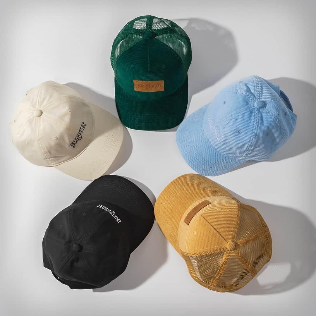 ジャンスポーツのインスタグラム：「All-new JanSport Trucker and Classic Hats are here 🧢 #AlwaysWithYou」