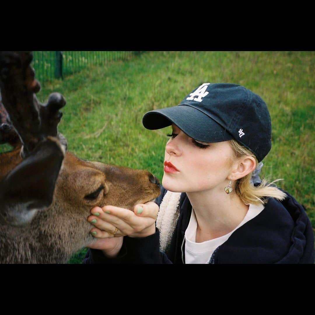 マケナ・グレースさんのインスタグラム写真 - (マケナ・グレースInstagram)「🇮🇪 The most special time in Ireland! I don’t think these lovely people knew how much I needed em:)❤️」8月24日 1時00分 - mckennagraceful