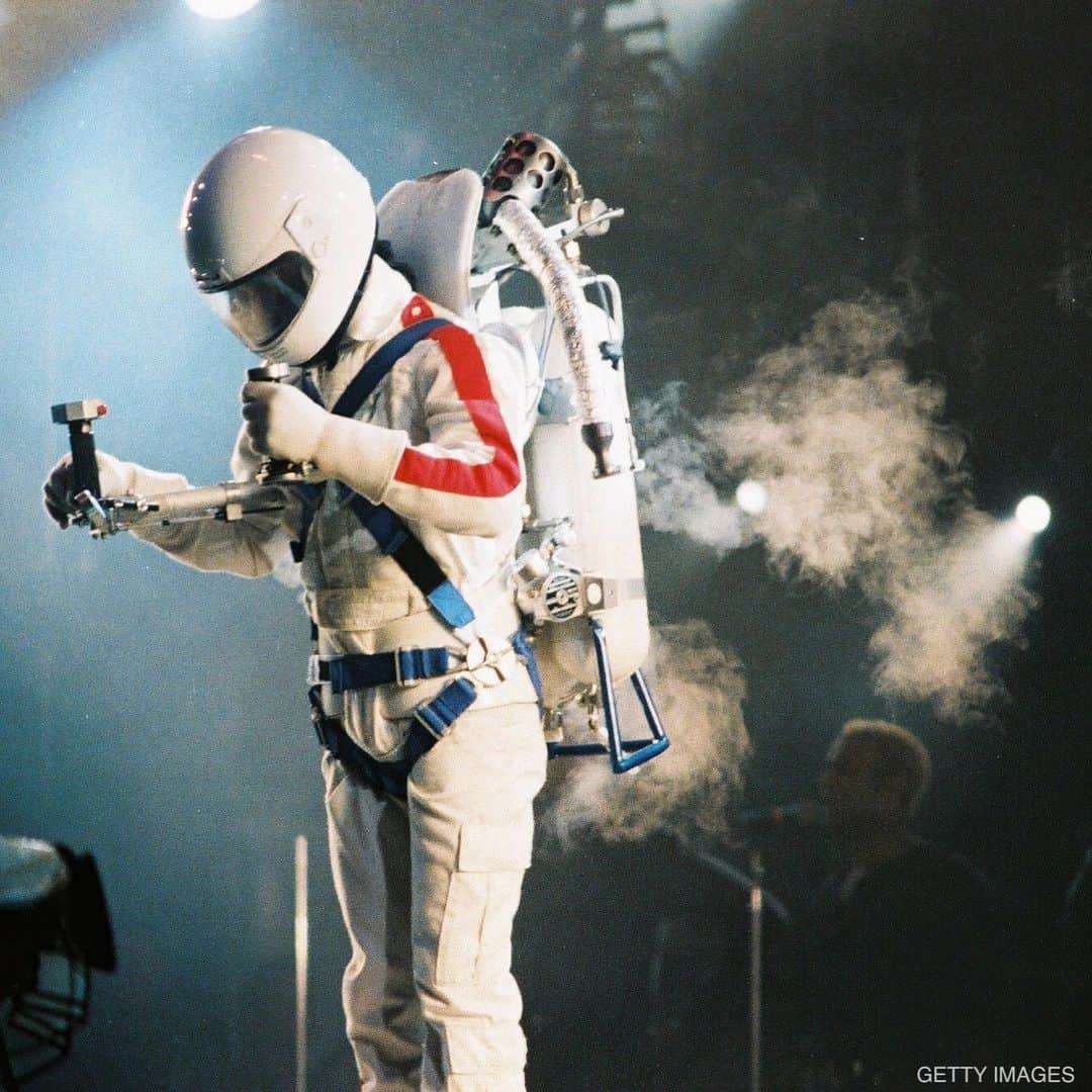 マイケル・ジャクソンのインスタグラム：「On this date in 1992, Michael performed his fifth of five Dangerous Tour shows at the UK’s Wembley Stadium. Michael’s departure from the stage at the end of the show is assisted by a jet pack.」