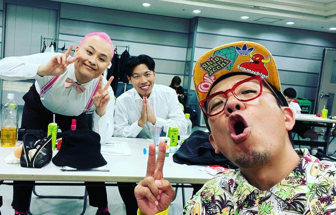 シオマリアッチさんのインスタグラム写真 - (シオマリアッチInstagram)「耳心地いい-1グランプリ2023ありがとオーン!ございました😎🙌🏻  勝てなかったー！みんな面白すぎた⚡️⚡️  ゆんぼだんぷ優勝おめでとライドーン🏆✨🐬  そして今日披露したネタはyoutubeチャンネルにアップされてますのでぜひチェックして下さいー📺⬇️  『No Woman No Cry』 https://youtu.be/BGDvAzlQqoU  @YouTubeより  #ラヴィット」8月24日 1時07分 - shiomariacchi