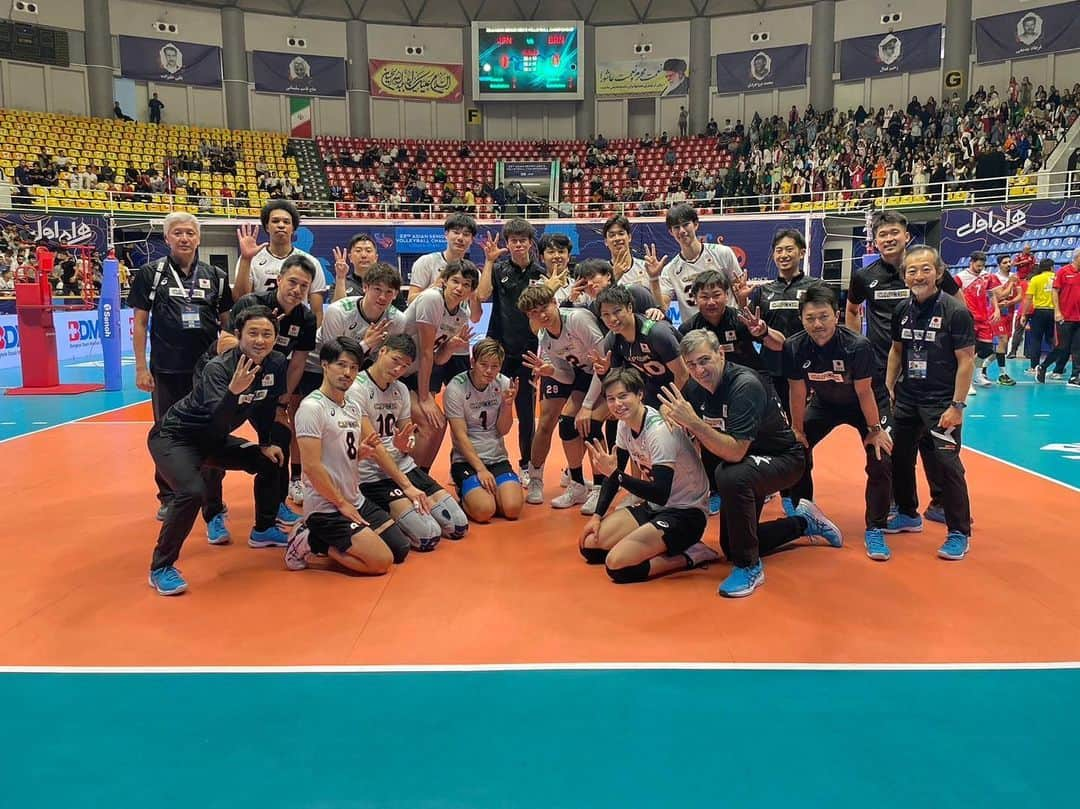 小野寺太志のインスタグラム：「… vs 🇧🇭 3-0 WIN !!!  #0823 #3勝目 #龍神NIPPON #おばショット #小川の決めポーズ見てあげて」