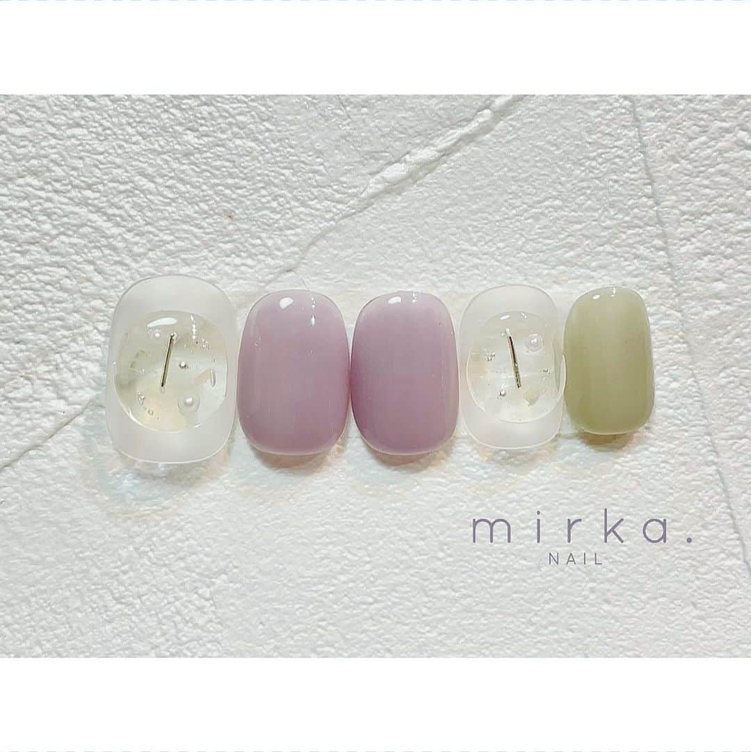 mirka. NAIL(ミルカネイル)のインスタグラム：「⁡ ⁡ new !! ⁡ ⁡ ⁡ ⁡ ⁡ #mirkanailsample ………………………………………………………… ⁡ ご予約、お問い合わせは LINE ID⇒ @mirka.nail (@含む)まで。 ⁡ ご新規様はハイライトの「ご案内」と「ご予約方法」を必ずお読みいただいてからご予約くださいますようお願いいたします。 空き状況や詳細はLINEの投稿からご確認ください。 ⁡ ⁡ ⁡ ⁡ #mirkanail#nails#nail#nailart#naildesign #ショートネイル#ネイルアート#ネイルデザイン#ネイル#大人ネイル#シンプルネイル#オフィスネイル#ニュアンスネイル#ナチュラルネイル#カジュアルネイル#ショートネイルデザイン#美甲#夏ネイル#夏ネイル2023 #プライベートサロン#プライベートネイルサロン#東京ネイルサロン#東京ネイル#江東区ネイルサロン#森下#清澄白河 ⁡」