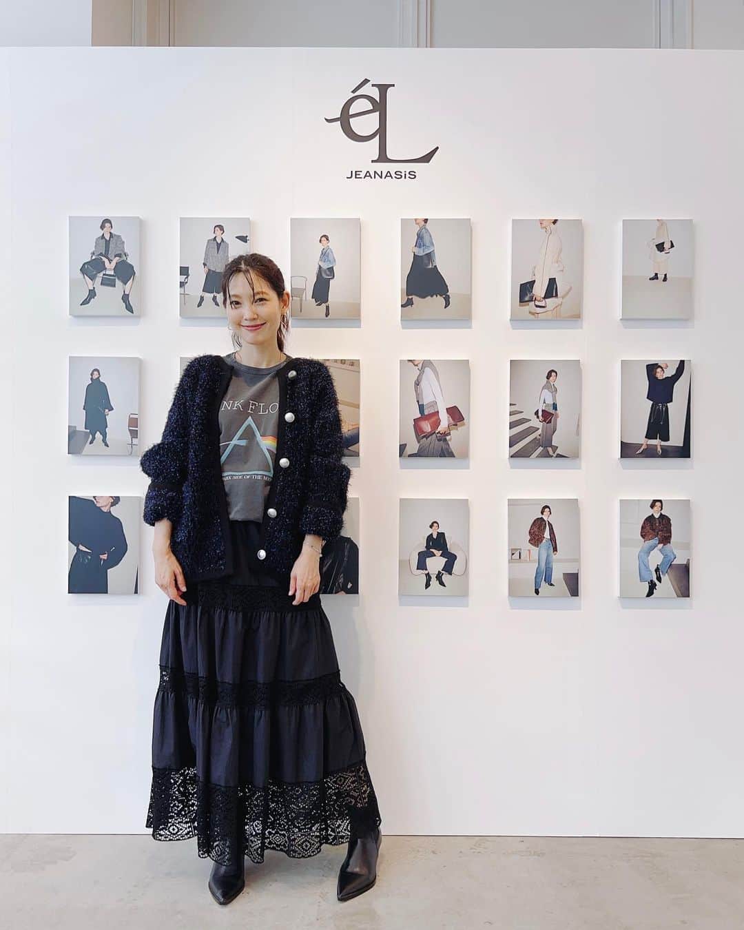 森貴美子のインスタグラム：「@el_jeanasis AW展示会へ🩵  スタイリストのかおりちゃんと一緒に可愛い秋冬物見たり着たり楽しかった〜☺️  私が試着したレーススカートは2wayでベアワンピとして今からも着られるんだよ✨」