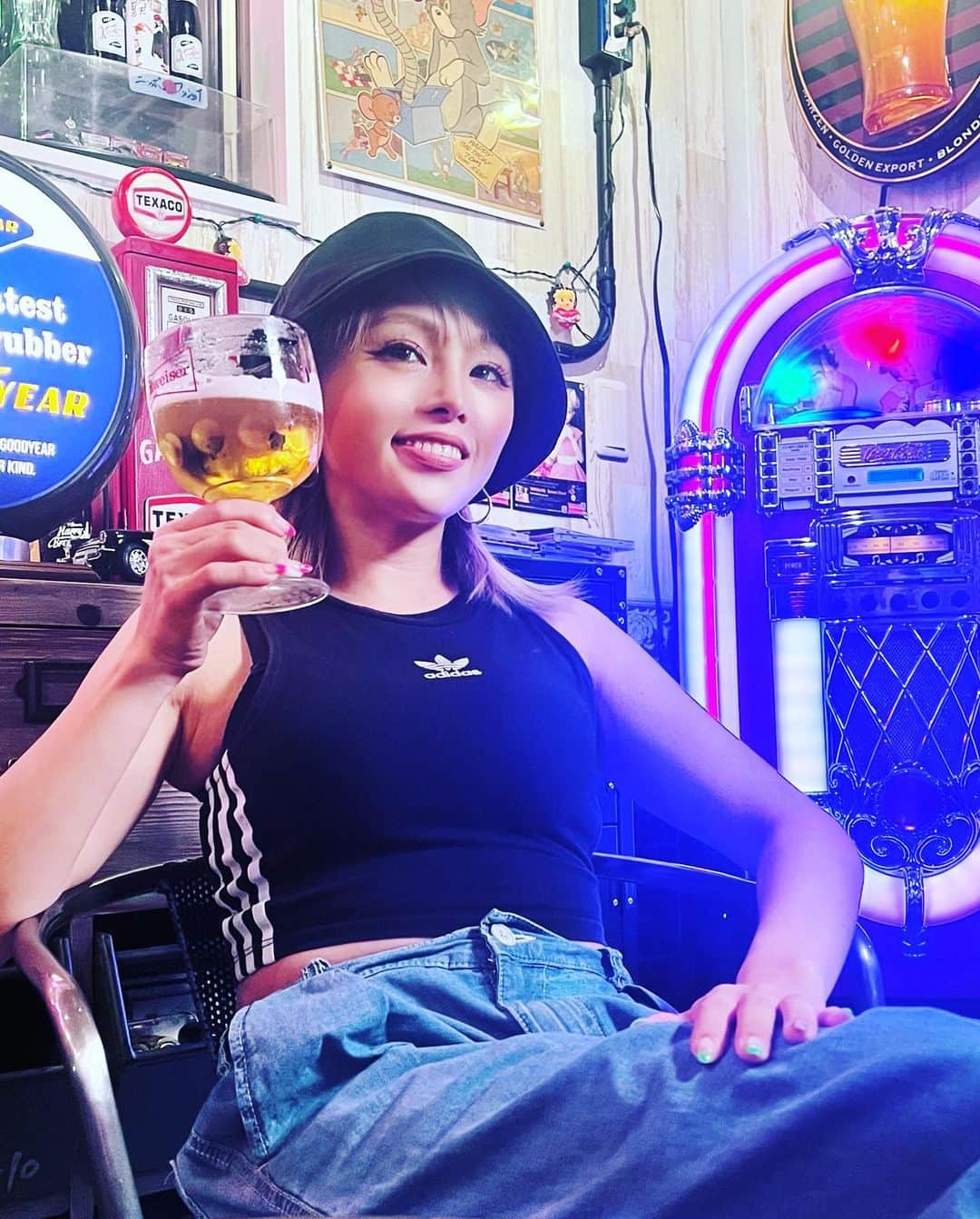 MIRIのインスタグラム：「Ʊ"-ʓ🍺を美味しそうに 飲む自信めっちゃある🎯  #ミサカミロイ #ビール女子」