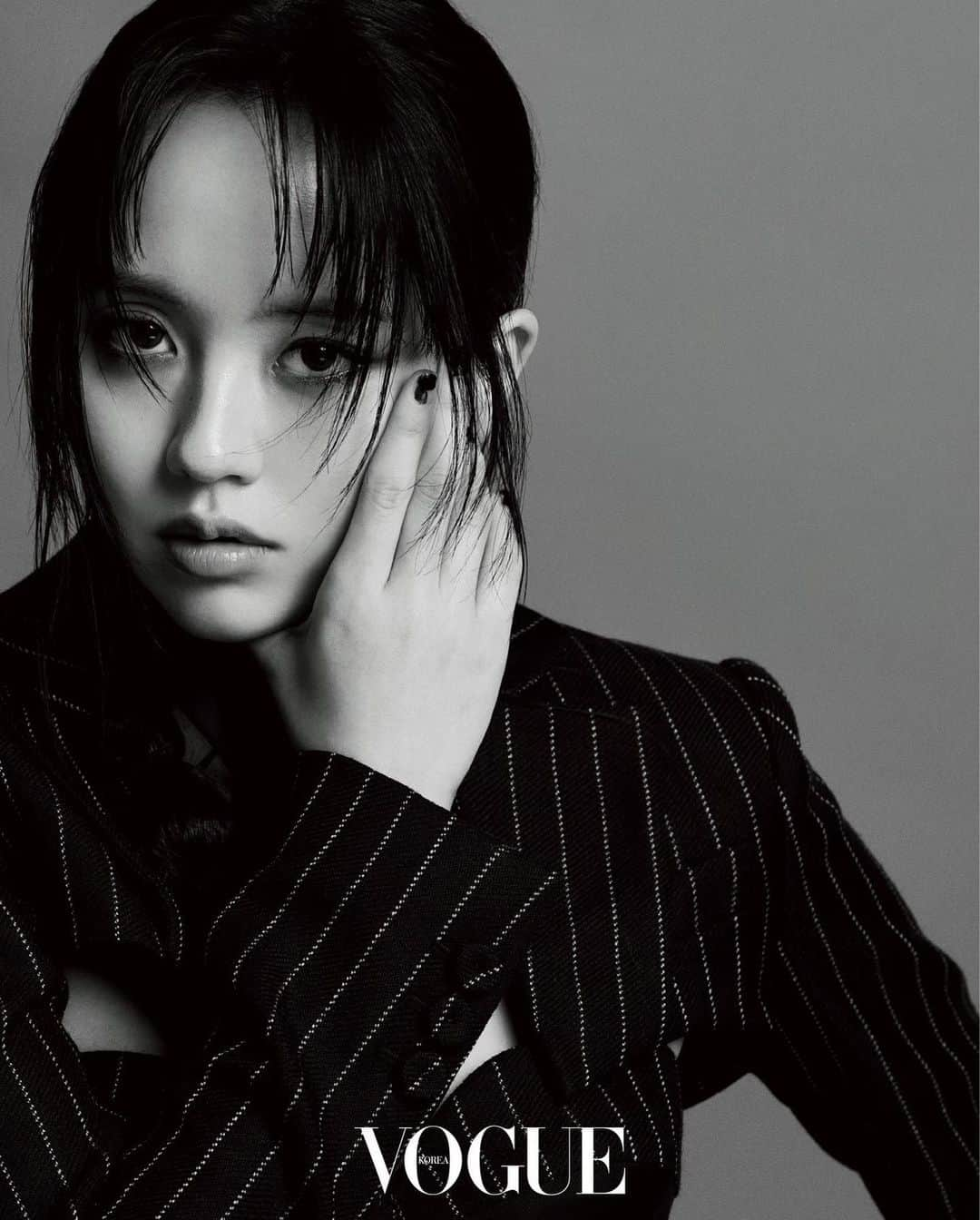 キム・ソヒョンのインスタグラム：「VOGUE September, 2023 @voguekorea」