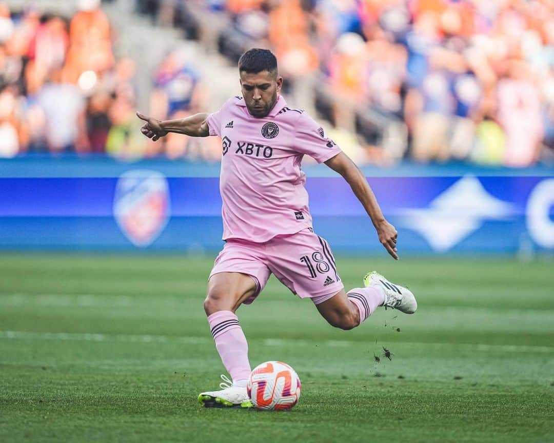 ジョルディ・アルバのインスタグラム：「A por una nueva final!!! ✅💪🏻💗🖤 @opencup」