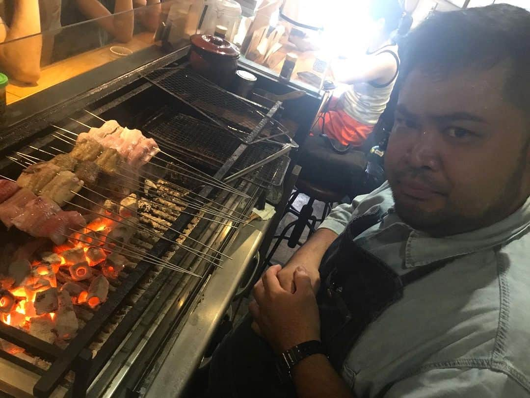 新宿寅箱さんのインスタグラム写真 - (新宿寅箱Instagram)「オープンしてまもなくで 昼飲み鰻FEVERありがとうございます 店主のトシはもう汗だくです‼︎ 夏バテ防止に鰻重いっちゃいましょう  #新宿グルメ #新宿ランチ #鰻 #うなぎ #ジビエ #焼き魚 #唐揚げ #鰻のオムライス #定食」8月24日 11時56分 - torabako519