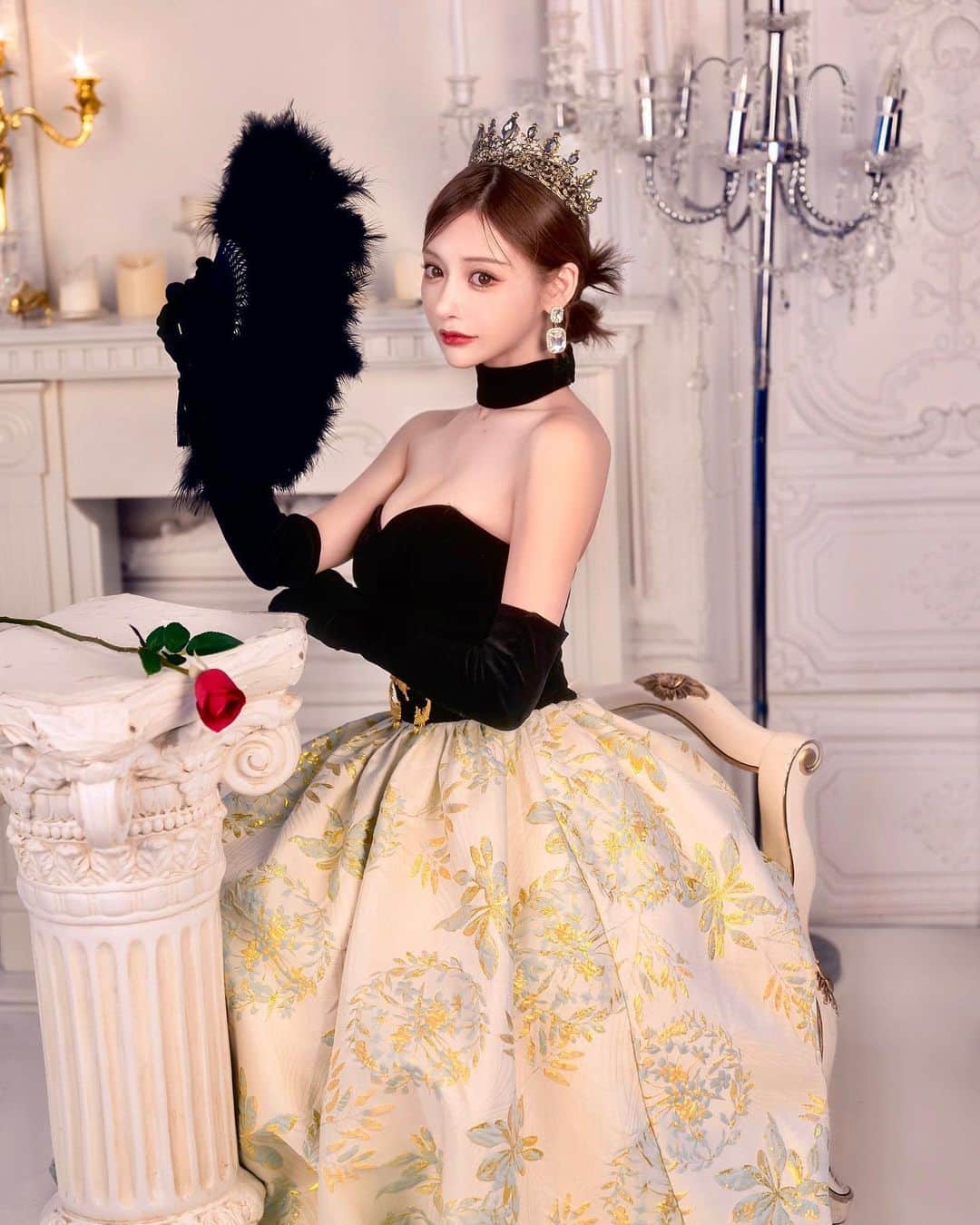 明日花キララのインスタグラム：「王妃🌹🏰🩶」