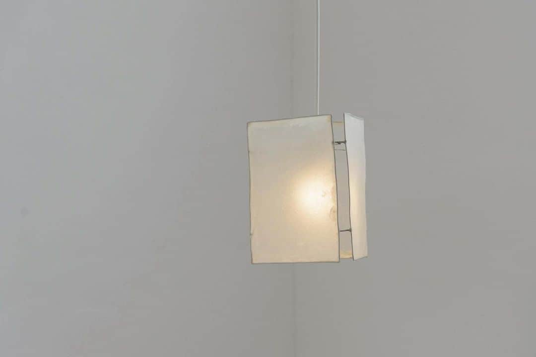 惟本康明 / yasuaki yoshimotoのインスタグラム：「pendant lamp W160 D160 H200 paper, wax, wire  これも12月個展に持っていくと思います  #interior #artwork #pendantlamp #design #interiordesign #contemporarydesign  #インテリア #ペンダントランプ」