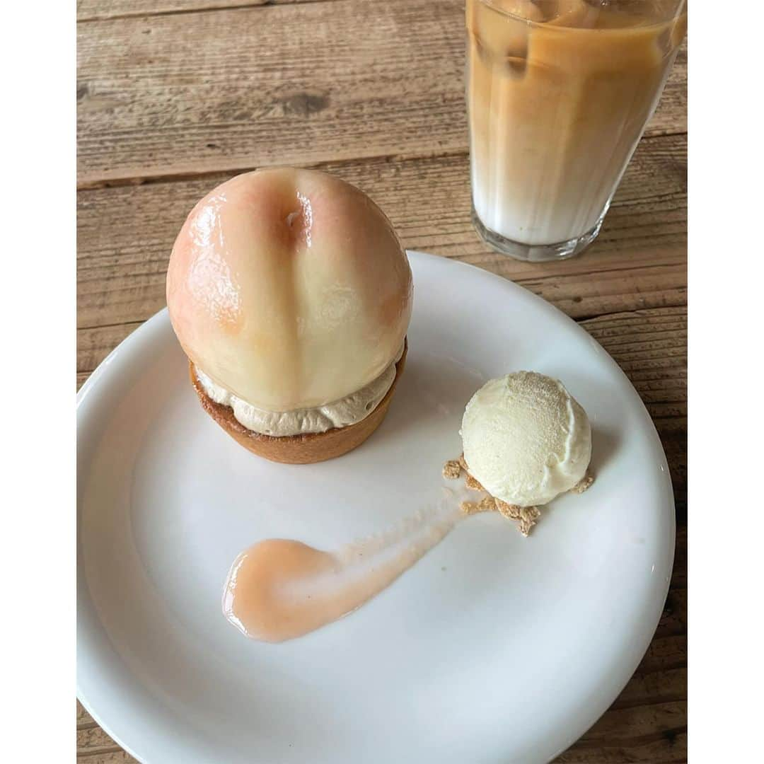 PATRA magazineさんのインスタグラム写真 - (PATRA magazineInstagram)「【今が旬の人気フルーツ！桃のデザートカフェ🍑🍦】  今が旬の桃スイーツに大注目🍧  おすすめ桃スイーツのカフェ🍑 ●TiTRE (東京) @tittle_torwest  ●LOG（広島） @log_onomichi  ●TRITON CAFE（兵庫） @triton_cafe  ●UYUDANG（東京） @uyudang.tokyo  ●カフェ リゼッタ（東京） @cafelisette_jiyugaoka @cafelisette_futakotamagawa  ●𝖳𝖱𝖨𝖡𝖤𝖢𝖢𝖠 𝖢𝖠𝖥𝖤（大阪） @tribecca_cafe  ●COCOCHI CAFE（京都） @cocochi.cafe  ●Daiya Maison（大阪） @daiya_maison  ●Kanowa_Kyou（群馬） @lamour_cafe_k   期間限定もあるから各店舗をチェックしてみてね🍑🤍  ＼ thank you 🦢 ／ @moe___u / @______rnaa @chipilet__ / @_mbom__ @saya26_h / @r___i_n_5 @__sachika.o92o / @akaneito327  今みんなの中で流行っている事やアイテムがあれば @patra__jp をタグ付けしてぜひ教えてね🔔  皆さんのすてきな投稿をぜひ紹介させてください！ . . #桃スイーツ #桃デザート #桃パフェ #カフェ巡り」8月24日 12時00分 - patra__jp