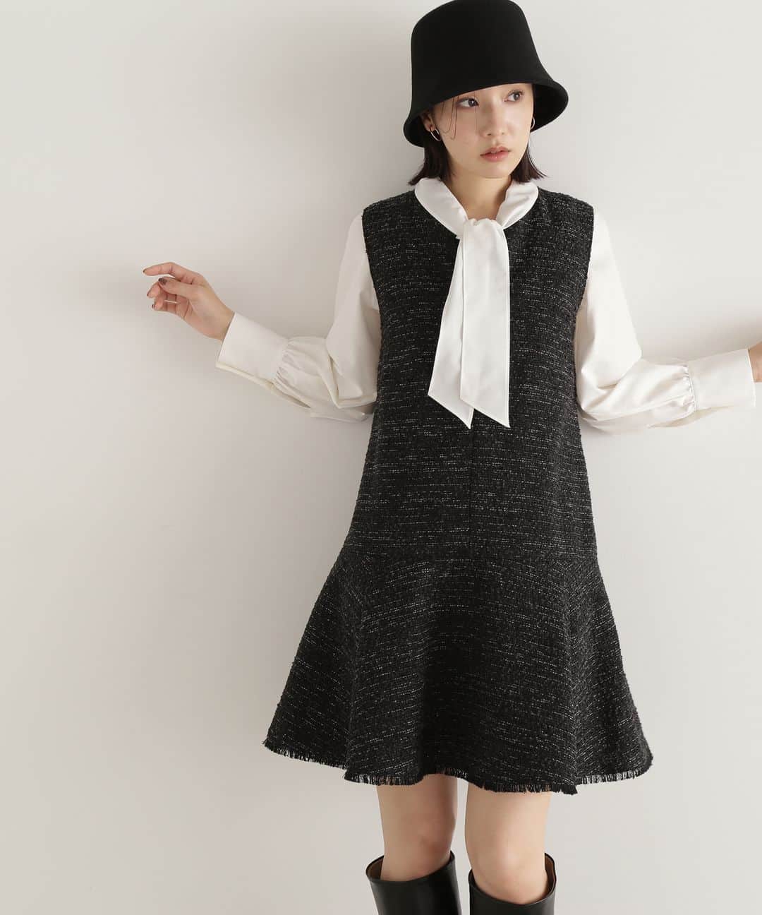 NATURAL BEAUTY BASICのインスタグラム：「Popular Item -2023 Fall Pre order-  ■ミックスツイードシリーズ ミニワンピース ¥12,980 tax in size:S/M color:ベージュミックスツイード/クロミックスツイード #0173240952  #鹿沼憂妃 さん #ツイードワンピース #ミニワンピース #ボウタイブラウス #レイヤードコーデ #秋コーデ #お出かけコーデ #オフィスコーデ #オフィスカジュアル #通勤コーデ #大人可愛い #カラーコーデ  #着回しコーデ #きれいめカジュアル  #ベーシックコーデ #ベーシック #ナチュラルコーデ #トレンドスタイル #シンプルコーデ #ナチュラルビューティーベーシック #naturalbeautybasic」