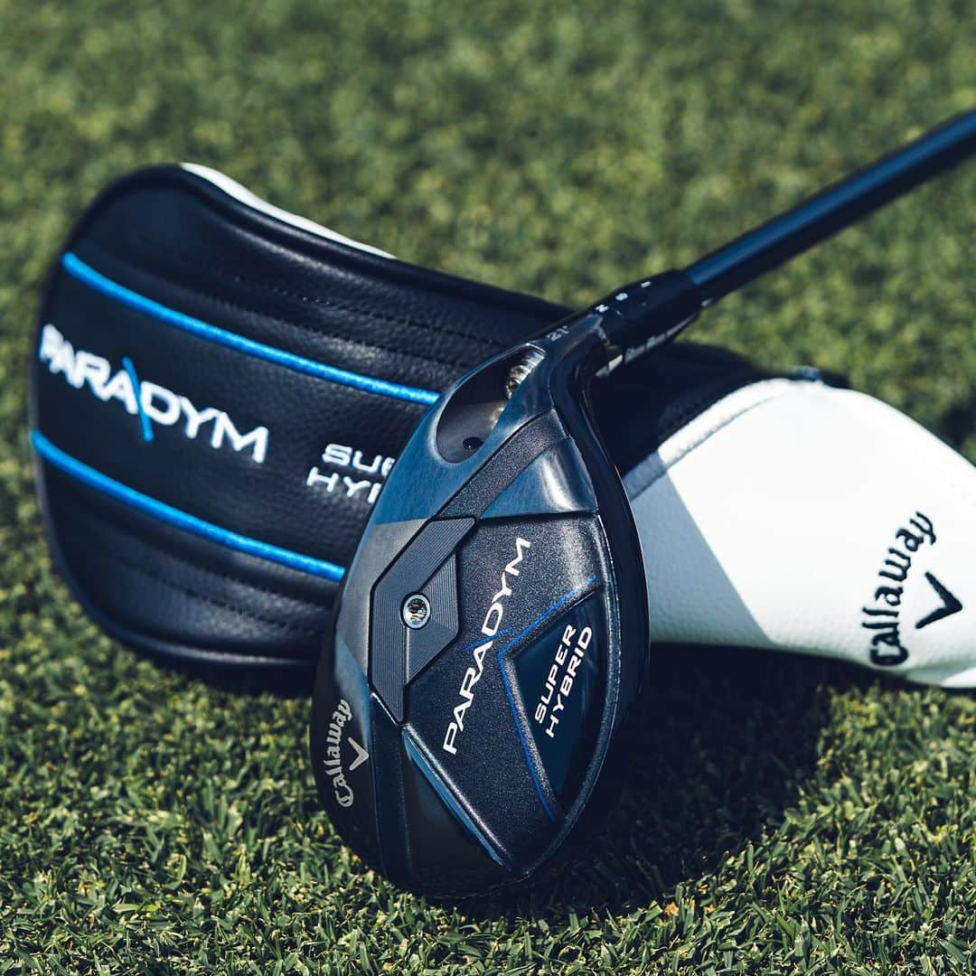 キャロウェイゴルフ（Callaway Golf）のインスタグラム：「PARADYMシリーズに、新しくSUPER HYBRIDがラインアップ！  とても大きなサイズのヘッドで、フェースやボディはチタン製なので、ドライバー級のパワーとやさしさを兼ね備えたユーティリティです。  「安定してもっと飛ばせるユーティリティが欲しい」と思っている方はぜひ一度お試しください！ . . . #キャロウェイ #PARADYM #パラダイム #SuperHybrid #ユーティリティ #9月22日発売予定」