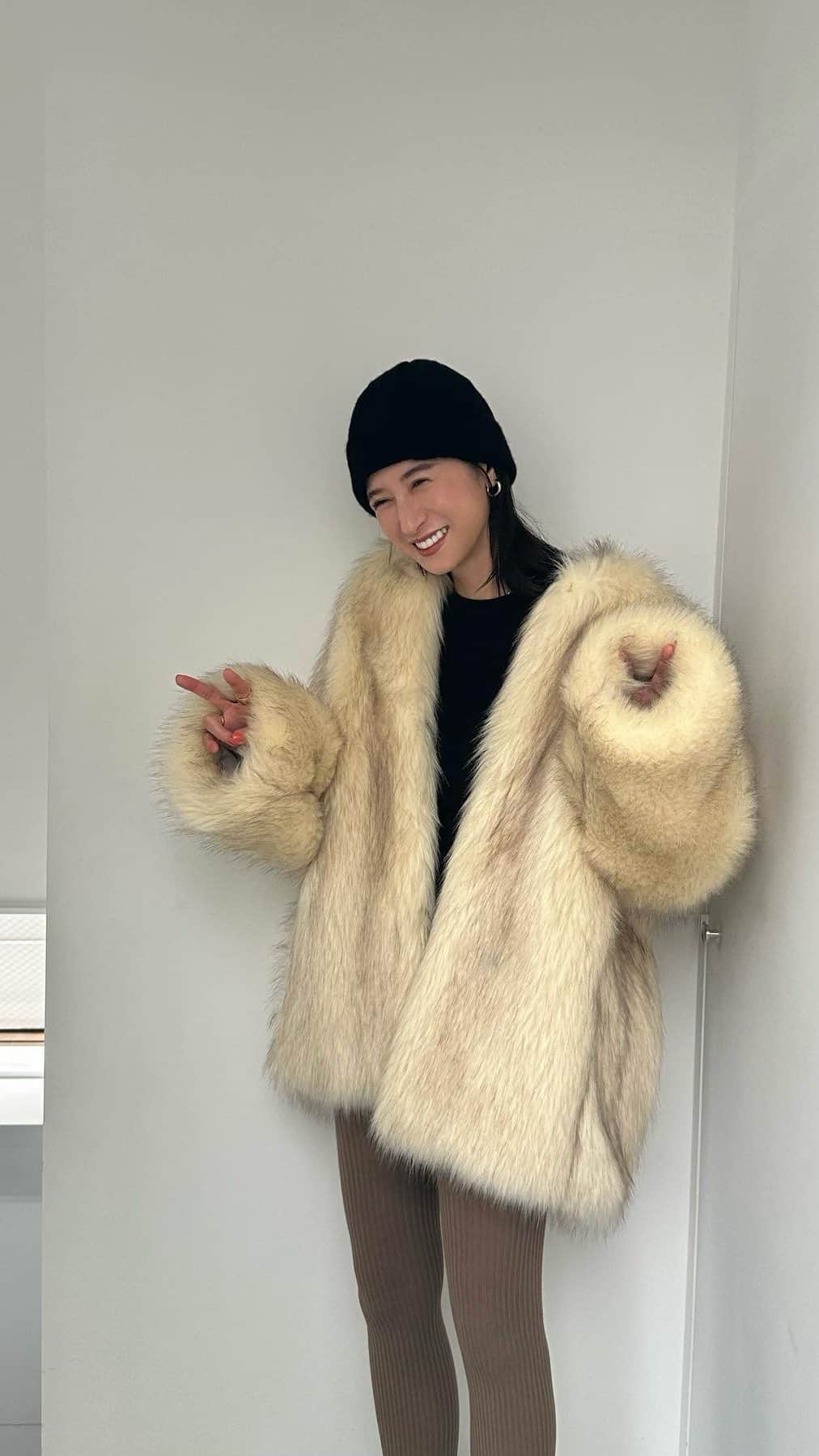 松本恵奈のインスタグラム：「アウターまとめリール♡このリールいい感じだから見てほしい❣️ #clane #outer #先行予約アイテム」