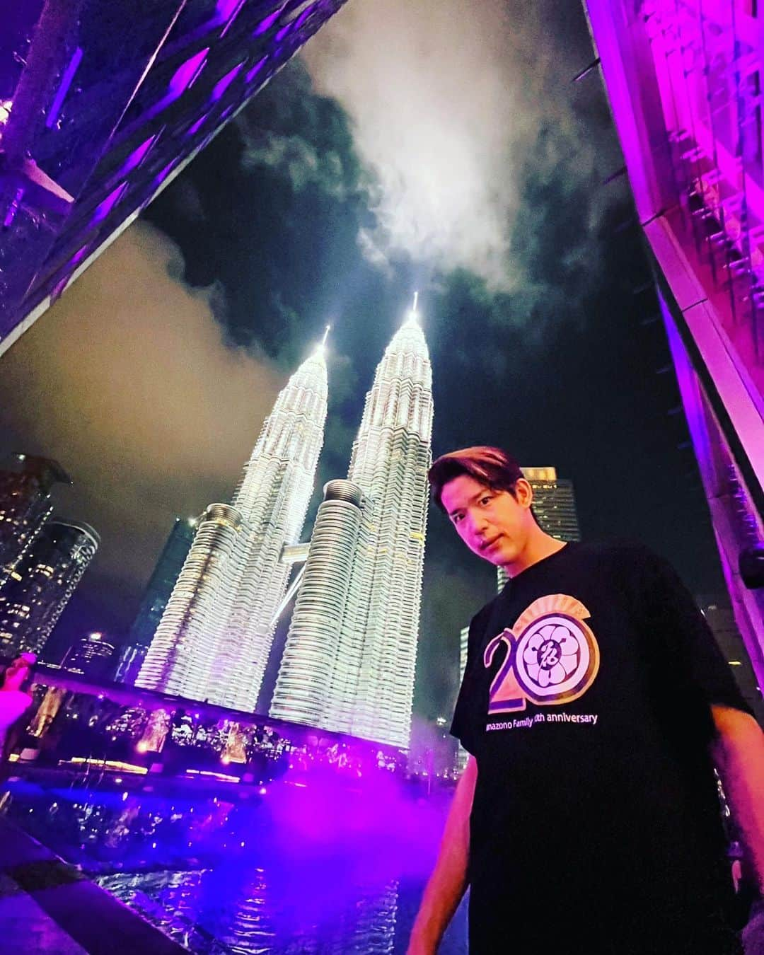 花園直道のインスタグラム：「The Petronas Twin Towers. #kl #malaysia #6yearsago #petronastowers #petronastwintowers  #naomichihanazono #20thanniversary」