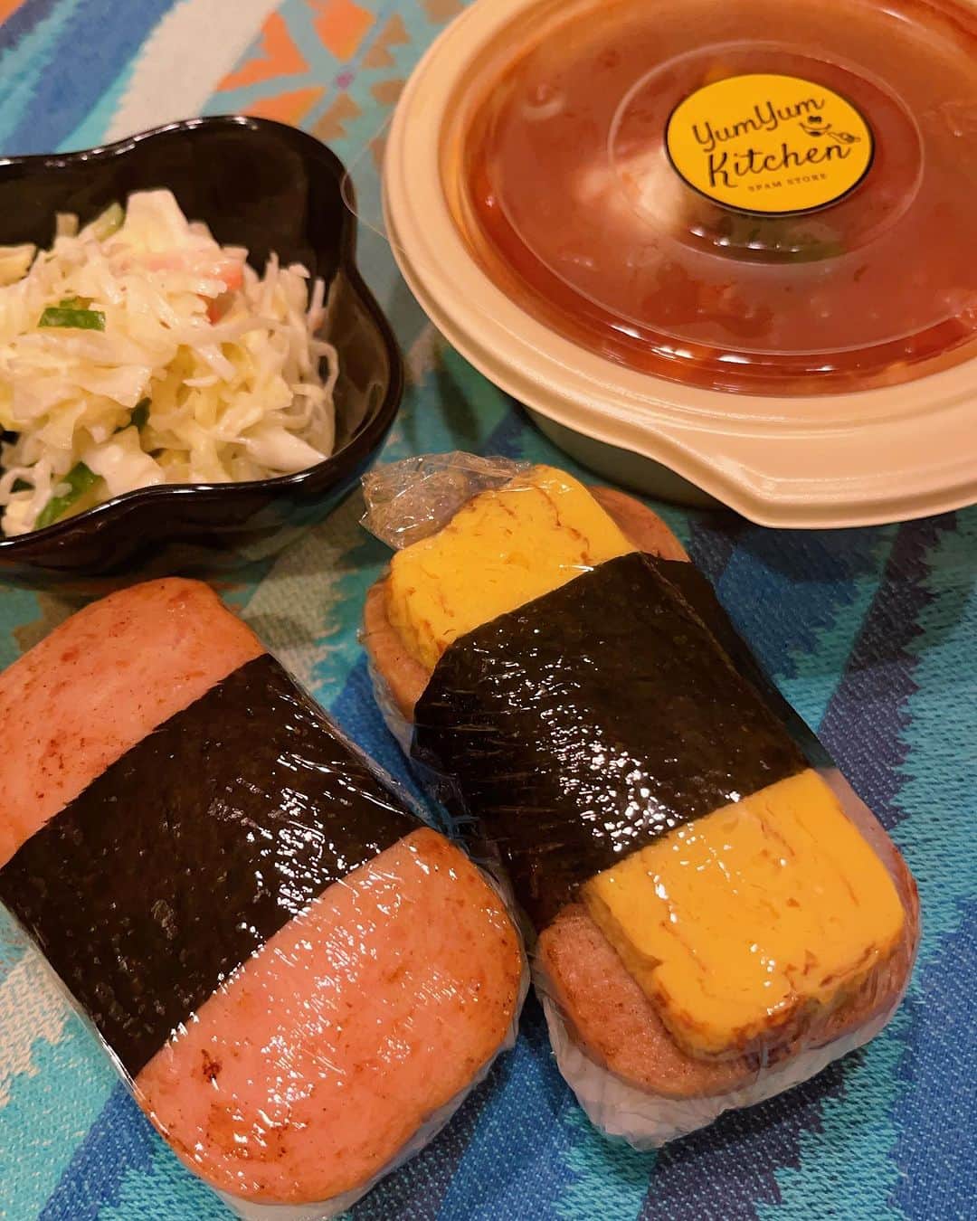 石田燿子さんのインスタグラム写真 - (石田燿子Instagram)「最近の美味しかったたべもの。とわたし。  追いパクチーしたい生春巻き🌿 ずっと一緒に飲みたかったメンバーだったから、よりおいしかったなー  ハワイ行きたい欲からスパムおにぎりが食べたくなって🏝️  さっぱりしゃぶしゃぶの新しい食べ方を研究中🫘 今回は納豆&長ネギソース🫶🏻  今日も暑いからしっかり食べて飲みましょうー あ、しゃぶしゃぶの美味しい食べ方あったら教えてくださーい🫠🫠 #spicymarket #yumyumkitchen」8月24日 12時16分 - yokonti