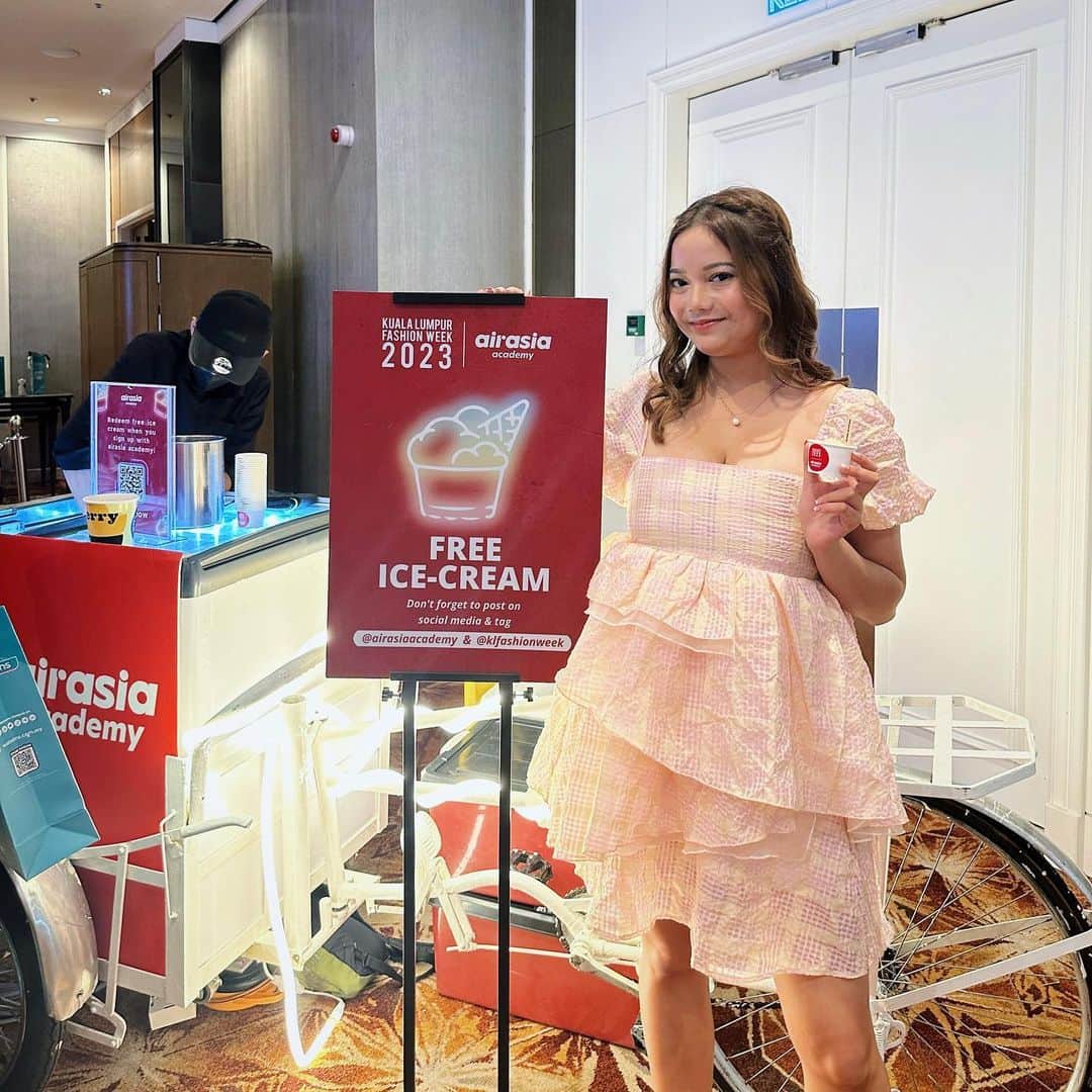 エアアジアのインスタグラム：「Get free ice cream when you register on airasia academy at KL Fashion Week  #KLFW #airasiasuperapp #onestoptravelsuperapp」