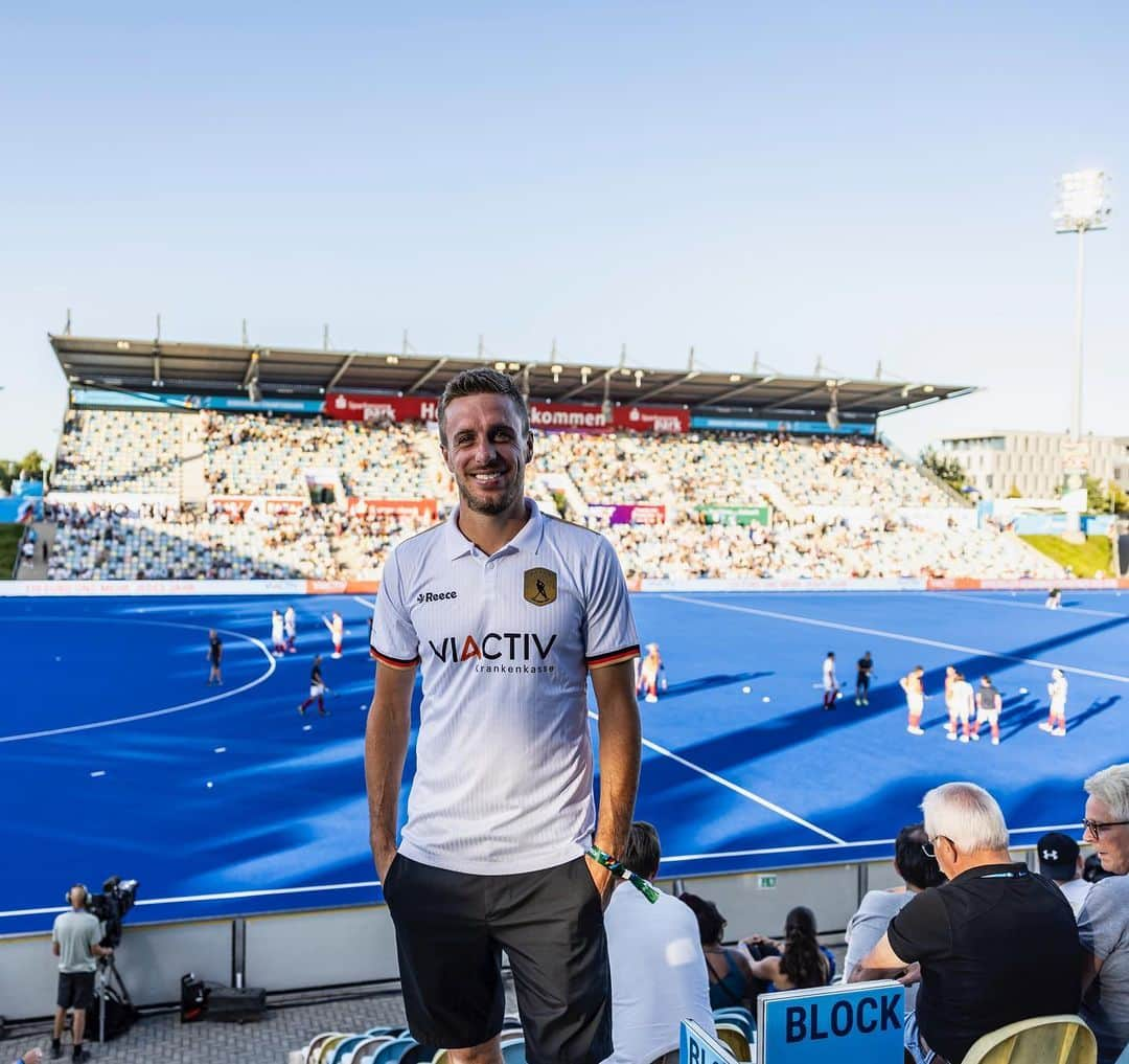 パトリック・ヘアマンのインスタグラム：「Daumen drücken fürs Halbfinale 🏑 @dhb_hockey #honamas」