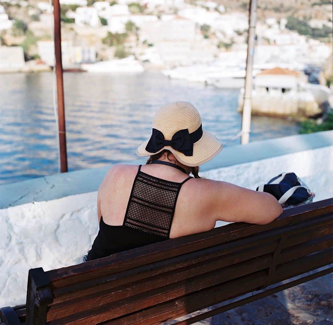 のインスタグラム：「Island Life 🌴  #ancientgreeksandals #ags #sandals #handmadeingreece #fromhydrawithlove」