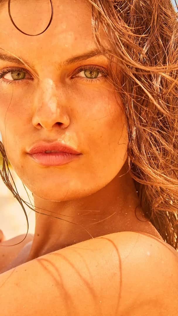 ベン・ワッツのインスタグラム：「Oahu wiv @tbahama x @vanessafuchs #goodvibes #summer #benwatts #energy」