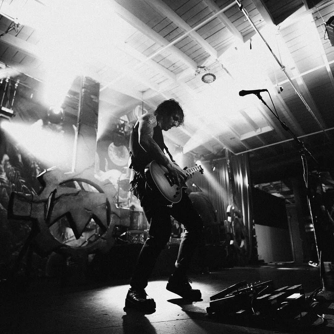 ブランドン・フーバーのインスタグラム：「Leaving for tour in one week get your mf tickets 🖤  Sept 2 - Mexico City, MX @ Velodromo Olimpico  Sept 6 - Mechanicsburg, PA @ Lovedrafts Sept 8 - Alton, VA @ Virginia International Raceway Sept 10 - Hartford, CT @ The Webster Sept 12 -Syracuse, NY @ St. Joseph’s Health Amphitheater at Lakeview」