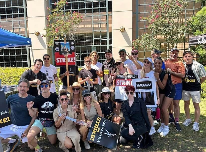 サミュエル・ラーセンのインスタグラム：「These folks, will never understand how absolutely grateful I am to have been a small part of their world. #sagaftrastrong #glee picket」