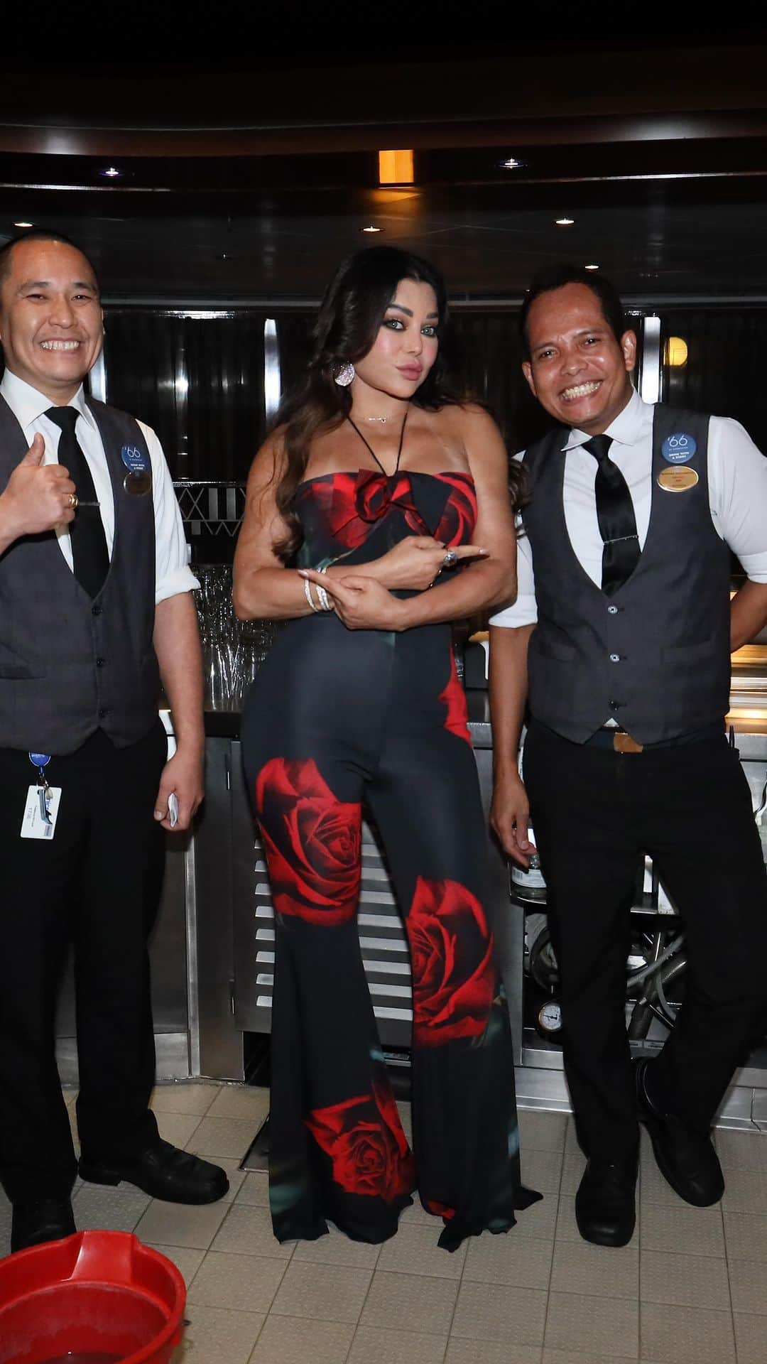 のインスタグラム：「Funny moments with the crew members while going on stage for @stars.on.board cruise parties 😂r🌹 #Mykonos #StarsOnBoard #Concert #MediterraneanCruise #Summer #Cruise2023 #Greece #HaifaWehbe  #حفلات #الصيف #ميكونوس #اليونان #اكسبلور #هيفاء_وهبي」