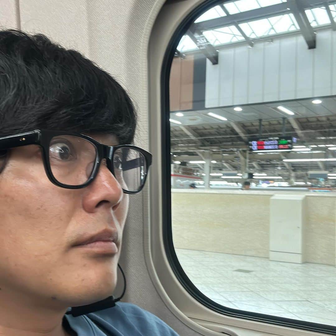 のインスタグラム：「昨日23時に帰って今日は5時に起きれた。すっごく偉い。すっごく。仕事行ってきます。」
