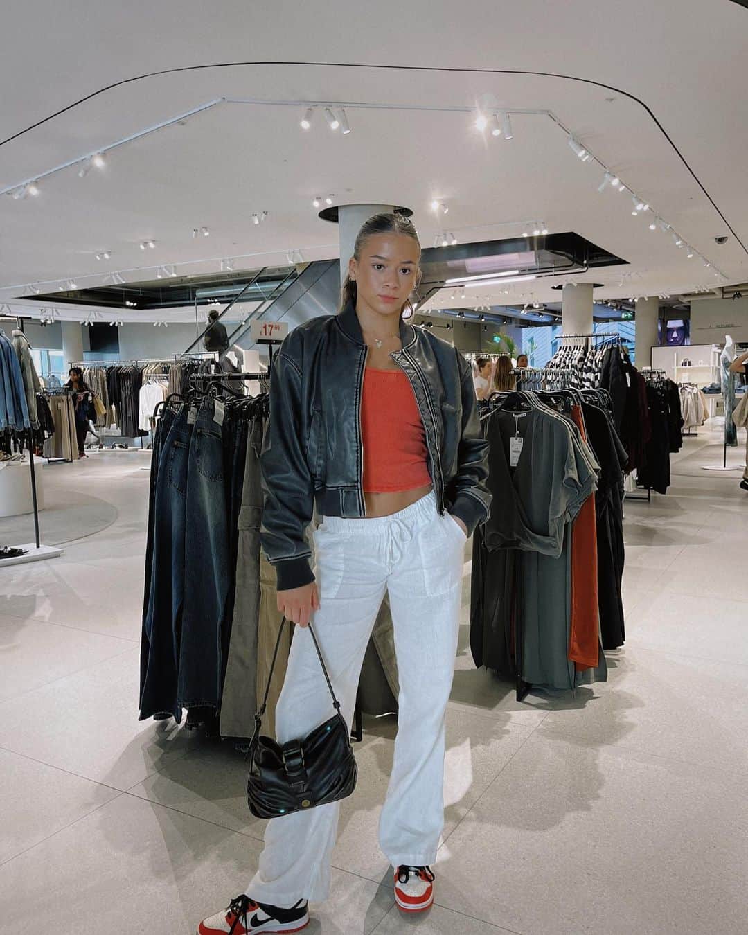 ジョージア・メイ・フェントンのインスタグラム：「I want sambas in every colour … 🤤👟」