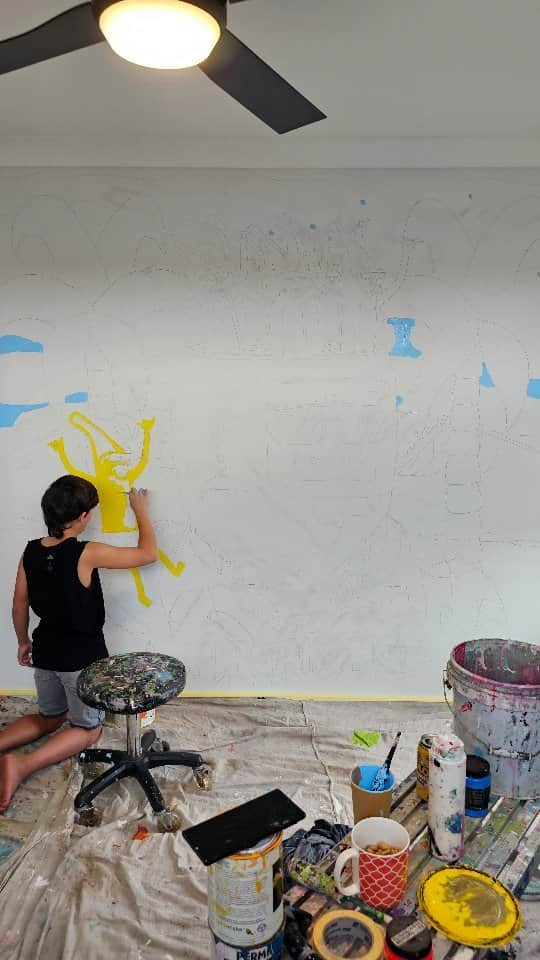 MULGAのインスタグラム：「Painting a @mulgakongznft mural in my sons bedroom 🍌🦍🍌⁣ ⁣ #mulgatheartist #mulgakongz #nft #cnft #art #artoftheday #artist #ArtisticExpressions #digitalart #surfart #summerart #gorillaart #gorilla #muralart #muralartist #muralarts #muralartists #muralartwork #australianartists」