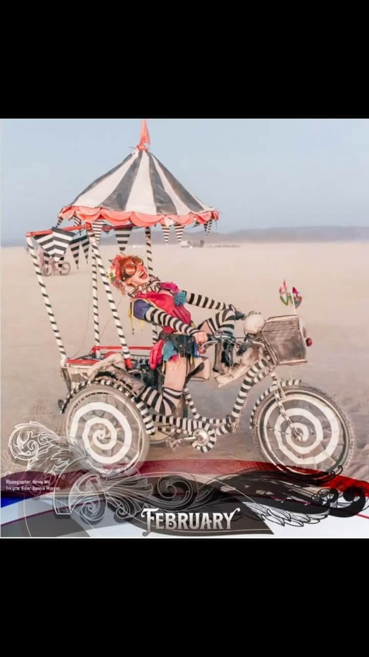 ボニー・モーガンのインスタグラム：「Signing off before we enter the Dusty Great Beyond of Burning Man! If you are on Playa, please come visit and give me a big dusty hug at 2:15 & Esplanade. Please post your Black Rock City address here if you want me to come visit. Wish us luck, the Adventures of Bon & Dad are taking a spectacular ride in the desert! See you on the other side ❤️🎉🔥✨🤡🎪 #seeyouinthedust #adventuresofbonanddad #burningman #playaclowns #shenanigans #itsthemistwonderfultimeoftheyear #bigart #bendybonnie」
