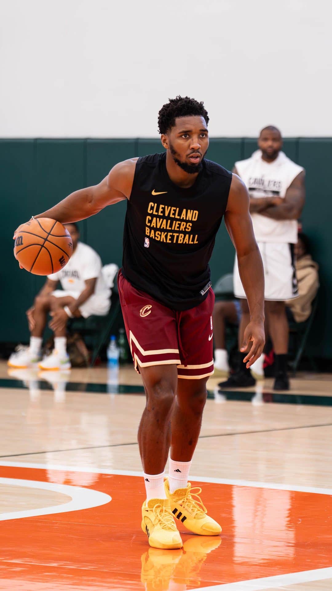キャブスのインスタグラム：「Shoutout @spidadmitchell and the entire @cavs squad for stopping by today 🕷️🔥  #ItsAllAboutTheU 🤝 #LetEmKnow」