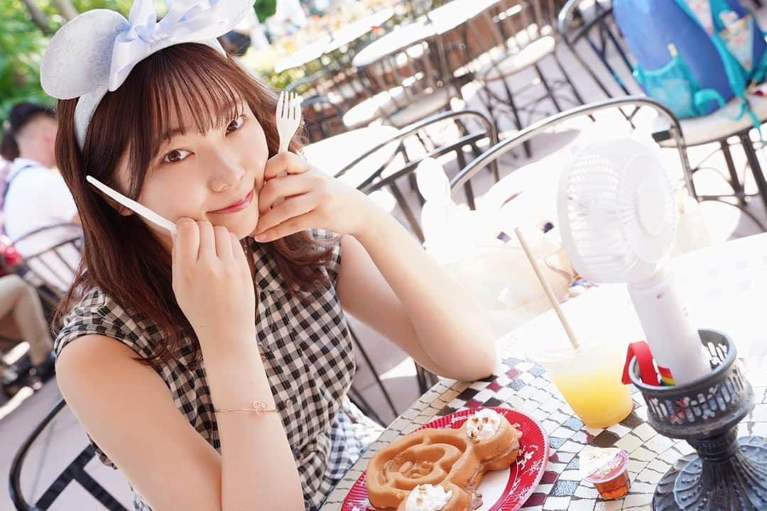 のインスタグラム：「Disney🐭🏰🩷  #ディズニー #TDL #東京ディズニーランド #ワッフル #撮影会 #ポートレート撮影  #40周年」
