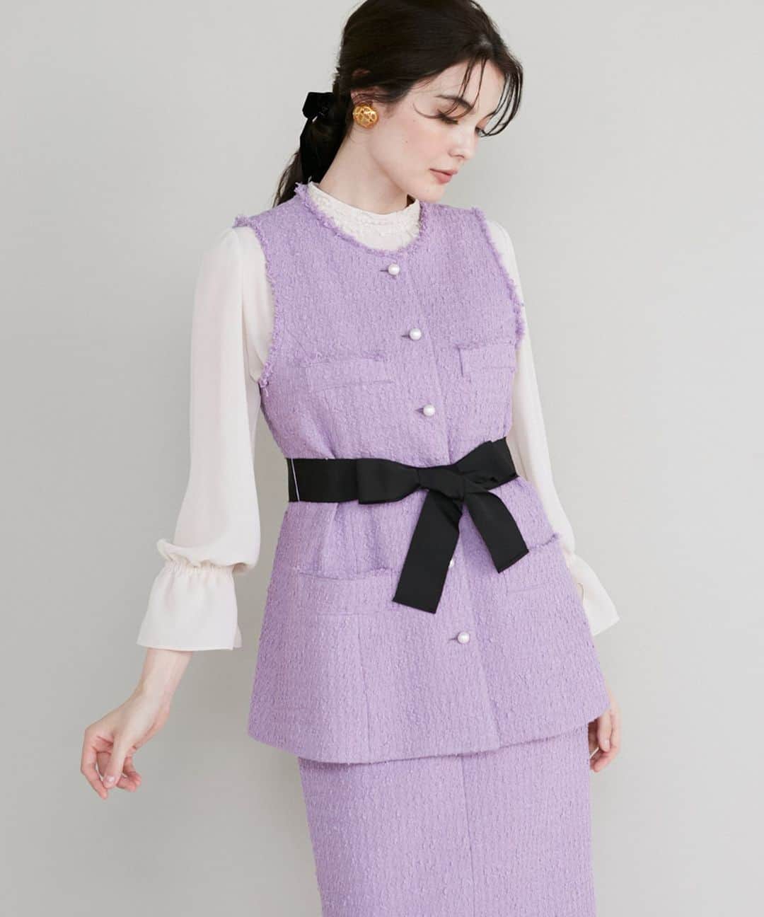 のインスタグラム：「《Early Autumn TWEED style》  初秋コーデの大本命！オリジナルツイードのジレ＆スカートをご紹介。お出かけセットアップも デイリーな着回しコーデもMaglie le cassettoらしい大人の華やぎを纏えます  #superiorcloset#m_maglie_le_cassetto#itsinternational#lifetobesuperior#inedclaro#フランドル#イネド#スーペリアクローゼット#マーリエ#マーリエルカセット#イッツインターナショナル#イネドクラロ#2023#2022秋冬#秋コーデ #秋#ツイード#セットアップ#ツイードセットアップ#お出かけ#デイリー」