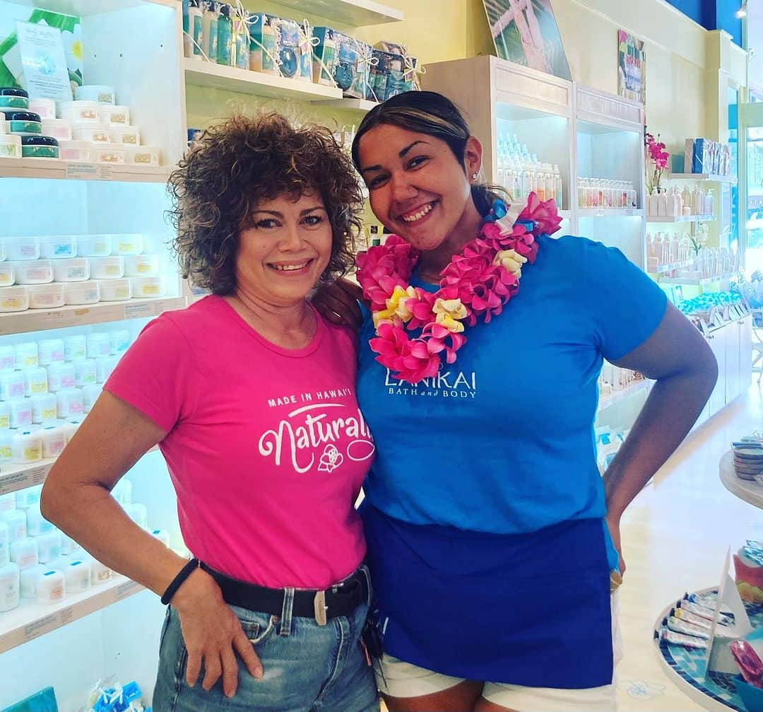 Lanikai Bath and Bodyのインスタグラム：「Aloha Kilinahe! Saying goodbye for now to Kili who’s going back to school in Utah after a summer working with us. Yvette (who is one of our owners) brought in a beautiful double plumeria flower lei this morning, Mahalo Kili!」