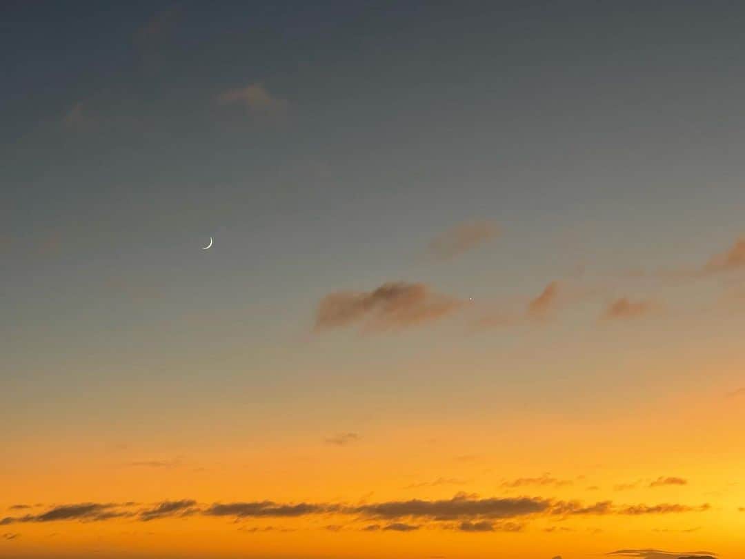 絢香さんのインスタグラム写真 - (絢香Instagram)「おはよう〜  NZの空が恋しい朝 写真を見ながら深呼吸😮‍💨笑  #nz #sky」8月24日 7時56分 - ayaka_official_jp