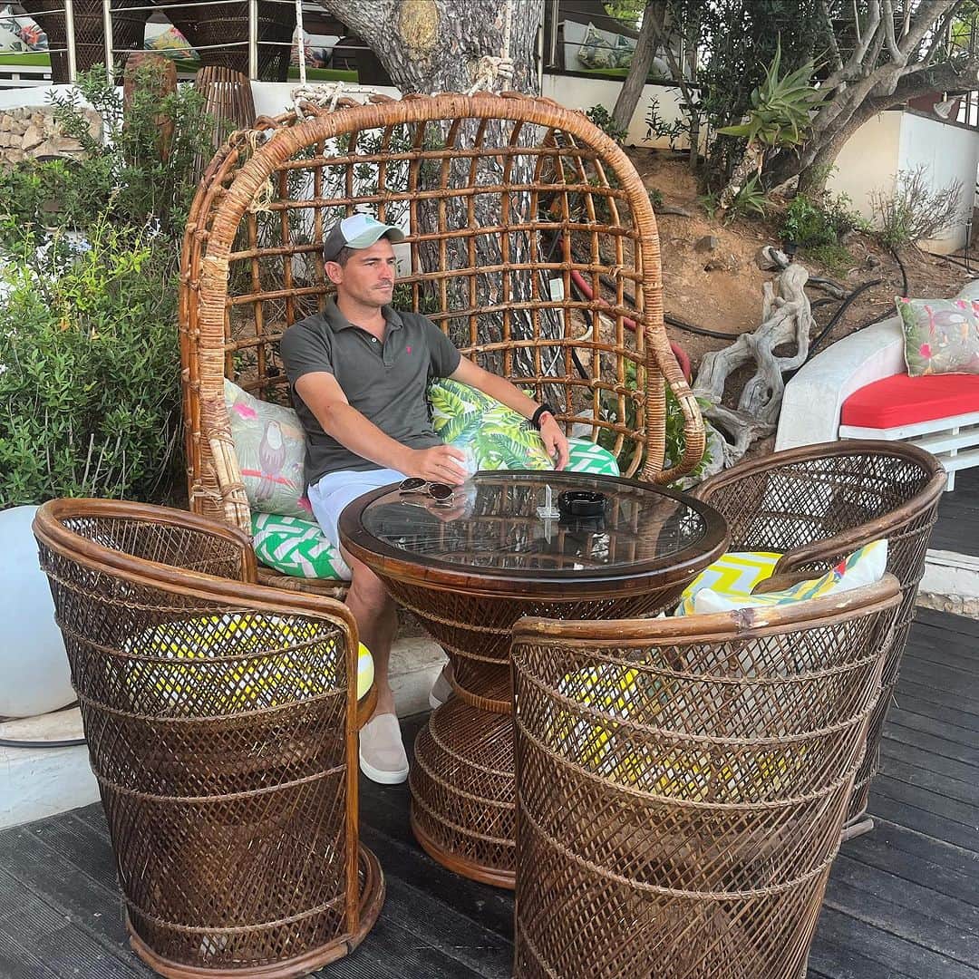 イケル・カシージャスのインスタグラム：「🍸🏖️」