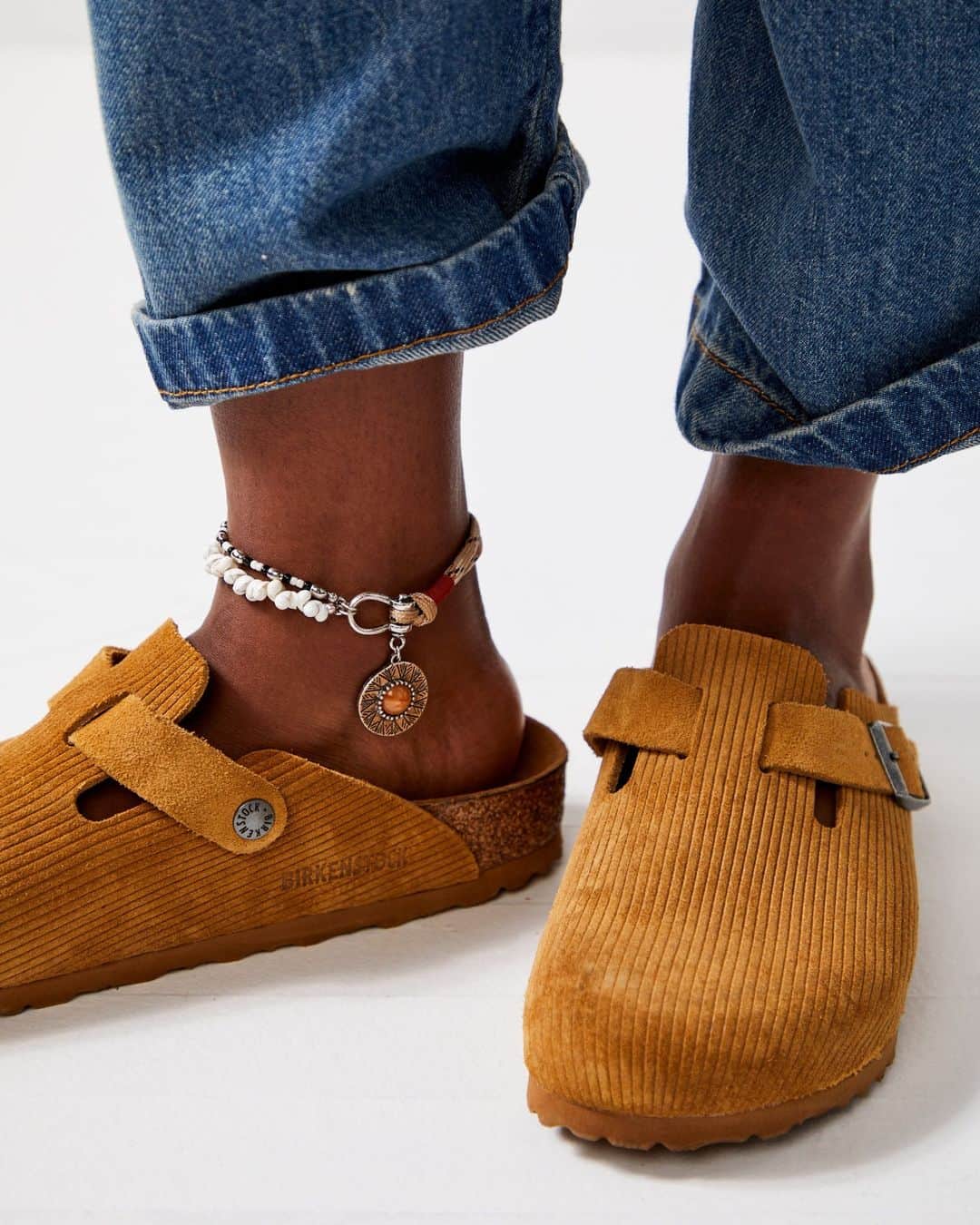 freepeopleのインスタグラム：「Everyone’s favorite @birkenstock staple is now in cord. Link in bio to shop.」