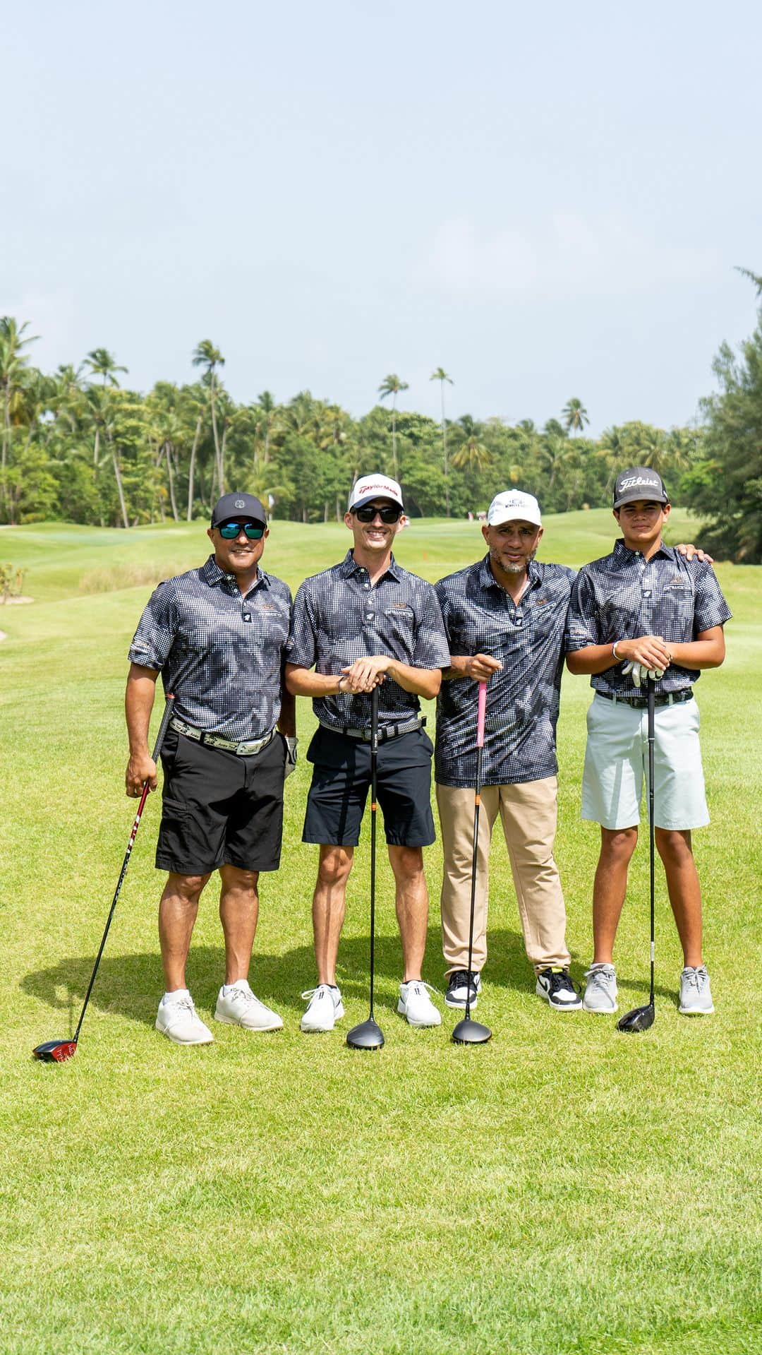 ミゲール・コットのインスタグラム：「¡Dando golpes en el campo junto a una verdadera leyenda del boxeo! 🥊🏌️‍♂️ Best Golf Car y @realmiguelacotto se unen en la más reciente edición del Member & Guest Golf Tournament de Bahia Beach. ¡Un equipo de primera en un lugar espectacular! 🔥 · · · #clubcar #puertorico #golf #sports #golfcar #transportation #golfcourse #golfing #golfer #paradise #caribbean #golfdigest #golflife #palmasdelmar #golfcarrental #puertoricoopen #pgatour」