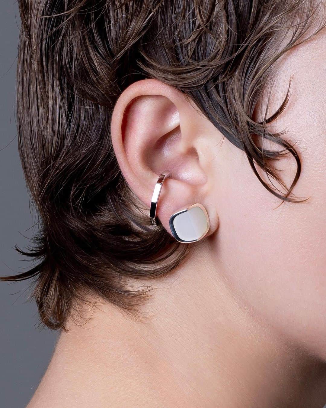 Hirotaka Jewelryさんのインスタグラム写真 - (Hirotaka JewelryInstagram)「"EQUINOX" PYRAMID WHITE AGATE EARRING WITH “MANHATTAN OCTAGON EAR CUFF #hirotakajewelry」8月24日 8時53分 - hirotakajewelry