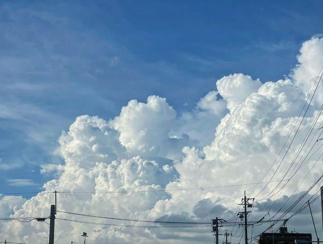 倉地美晴さんのインスタグラム写真 - (倉地美晴Instagram)「Magnificent summer sky☁️☁️  #Travelreel #asiatravel #hotel #trip #travel #sea #japantravel #vacation #lifestyle #sky #skyphotography」8月24日 8時56分 - miharu_kurachi